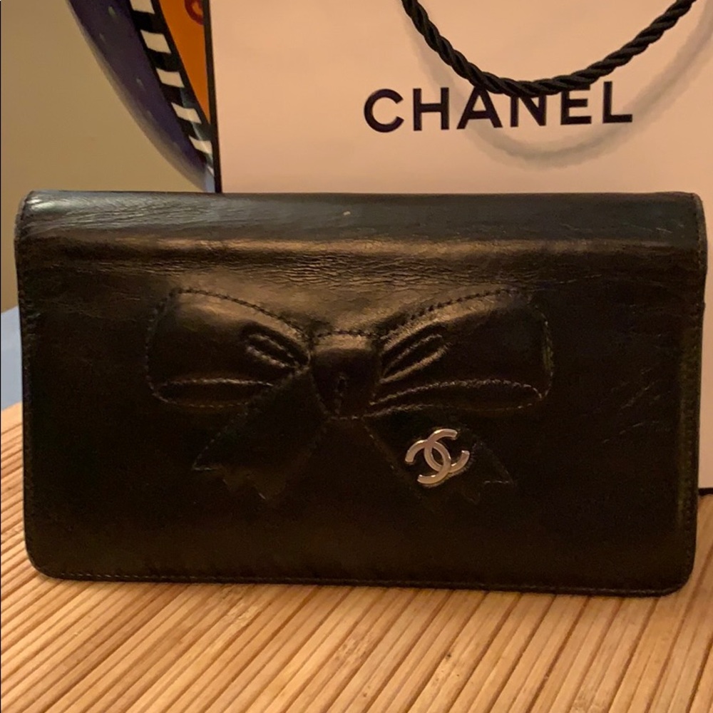 💥1 HOUR SALE💥 💯% Auth “RARE” Chanel Wallet